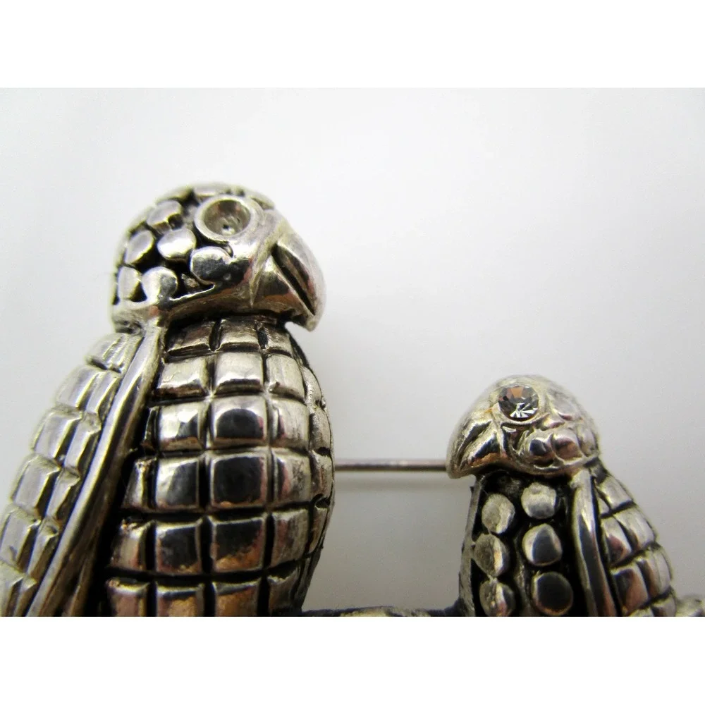 N/A parrot brooch